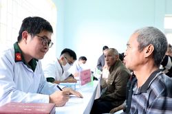 Bộ CHQS tỉnh Lâm Đồng chăm lo sức khỏe, đời sống người dân vùng biên
