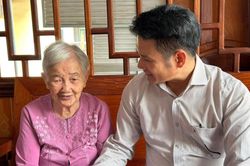 Báo và PTTH Lâm Đồng thăm, tặng quà Mẹ Việt Nam Anh hùng Nguyễn Thị Xuân