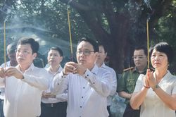 Ban Thường vụ Tỉnh ủy L&acirc;m Đồng thăm, tặng qu&agrave; Đảng bộ, ch&iacute;nh quyền Đặc khu C&ocirc;n Đảo