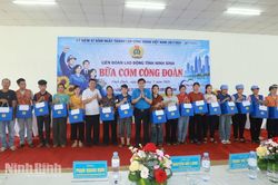 1.450 người lao động tham gia 'Bữa cơm C&ocirc;ng đo&agrave;n'