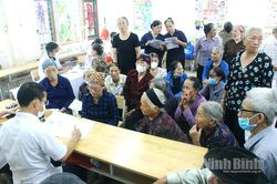 Kh&aacute;m sức khỏe, kh&aacute;m s&agrave;ng lọc miễn ph&iacute; cho người d&acirc;n phường L&ecirc; Hồ