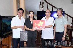 Hội Nh&agrave; b&aacute;o tỉnh tri &acirc;n c&aacute;c nh&agrave; b&aacute;o thương binh, liệt sĩ