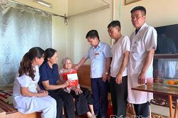 Khám bệnh, cấp thuốc miễn phí cho người có công với cách mạng ở Quảng Yên