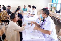 Hơn 3.600 người dân xã Đại Từ được khám sức khỏe miễn phí