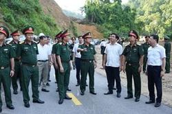 Thắt chặt quốc ph&ograve;ng, th&uacute;c đẩy kinh tế v&ugrave;ng cao ph&iacute;a t&acirc;y th&agrave;nh phố