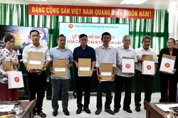 Gia Lai: Trao lại hồ sơ, kỷ vật - ký ức thiêng liêng cho gia đình những cán bộ 'đi B'
