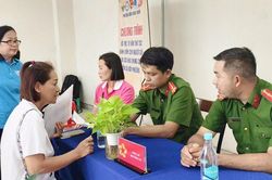 TP. Hồ Ch&iacute; Minh: Đưa dịch vụ h&agrave;nh ch&iacute;nh c&ocirc;ng đến tận nơi ở của người d&acirc;n