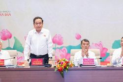 Chủ tịch Quốc hội Trần Thanh Mẫn v&agrave; Thủ tướng L&ecirc; Minh Hưng chủ tr&igrave; hội nghị về Kỳ họp kh&ocirc;ng thường lệ thứ Nhất, Quốc hội kh&oacute;a XVI