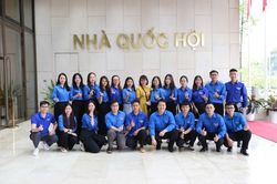 Đoàn viên, thanh niên tham quan Tòa nhà Quốc hội, tăng cường giáo dục truyền thống