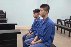Hai thanh ni&ecirc;n lĩnh &aacute;n v&igrave; 'th&ocirc;ng chốt', đ&acirc;m xe v&agrave;o chiến sĩ C&ocirc;ng an