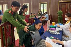 Bài 1: Từ giọt máu của thân nhân đến ngày đoàn tụ