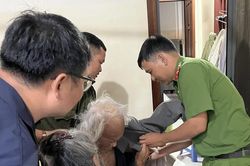 Những bước chân không mỏi đem căn cước đến với bà con