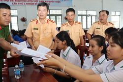 Vĩnh Long nâng cao năng lực cứu nạn trên sông cho lực lượng cơ sở