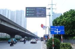 36 m&agrave;n h&igrave;nh LED kết nối AI gi&uacute;p người d&acirc;n tr&aacute;nh &ugrave;n tắc từ xa