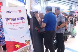 Khách tự làm thủ tục cho chuyến bay quốc tế ở Nội Bài