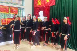 Đại đo&agrave;n kết - nguồn lực nội sinh cho sự ph&aacute;t triển bền vững của những bản l&agrave;ng c&oacute; đạo - B&agrave;i 2