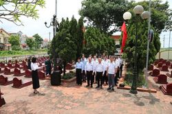 Trường Đào tạo và Bồi dưỡng nghiệp vụ kiểm toán dâng hương tri ân các Anh hùng liệt sĩ