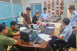Đột kích cơ sở sản xuất giày nghi làm giả thương hiệu Nike ở TP.HCM, phát hiện lượng hàng khổng lồ