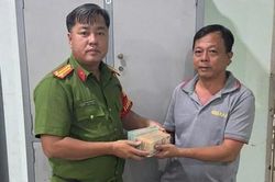 Tây Ninh: Công an hỗ trợ trao trả lại hơn 300 triệu đồng cho người chuyển khoản nhầm