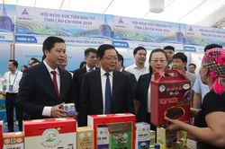 L&agrave;o Cai trưng b&agrave;y 80 gian h&agrave;ng quảng b&aacute; tiềm năng ph&aacute;t triển