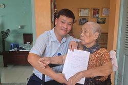 Những 'chuyến đi xung kích' mang dịch vụ công đến với người dân