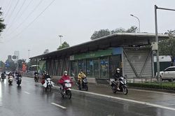 Hà Nội ngày nắng gián đoạn, chiều tối mưa dông