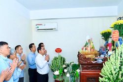 B&iacute; thư Th&agrave;nh ủy H&agrave; Nội Trần Đức Thắng d&acirc;ng hương tưởng nhớ đồng ch&iacute; L&ecirc; Quang Đạo