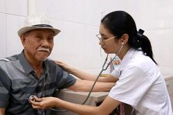 Đưa bác sĩ về gần nhân dân bằng cơ chế đặc thù