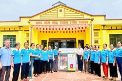 Ngọc Hồi ra mắt m&ocirc; h&igrave;nh 'N&ocirc;ng d&acirc;n, phụ nữ ph&acirc;n loại r&aacute;c - Sống xanh mỗi ng&agrave;y'