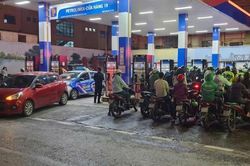 Doanh nghiệp được tự quyết giá xăng dầu khi nào?