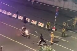 2 thanh niên 'thông chốt, đâm trọng thương cảnh sát dịp sự kiện A80 lĩnh án