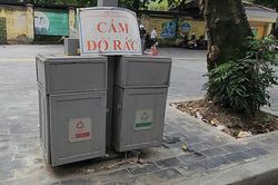 Phường Láng nói gì về thùng rác công nghệ bị 'bỏ quên' giữa phố?