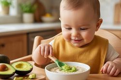 Ăn thìa bơ trước giờ đi ngủ, có giúp trẻ ngủ xuyên đêm?