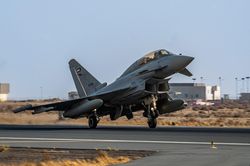 WSJ: Bahrain và Kuwait lần đầu không kích lãnh thổ Iran