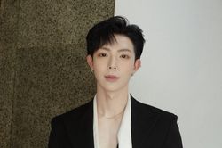 Erik lên tiếng xin lỗi
