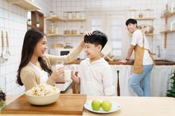4 lớp phòng vệ cần thiết cho trẻ khi thời tiết chuyển mùa
