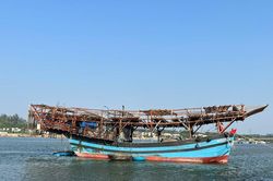 Quảng Ngãi: Cứu được 33 thuyền viên, khẩn trương tìm 3 ngư dân mất tích
