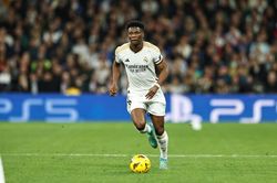 Tin chuyển nhượng 25.7: MU nhắm Tchouaméni, Dortmund bị Cologne khước từ