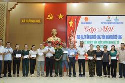 Ph&acirc;n b&oacute;n C&agrave; Mau trao 600 triệu đồng tri &acirc;n ng&agrave;y 27/7