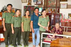 Đồng Tháp: Thăm, tặng quà Mẹ Việt Nam Anh hùng