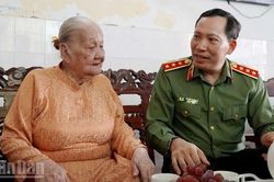 Đoàn đại biểu Đảng ủy Công an Trung ương với công tác đền ơn đáp nghĩa tại An Giang