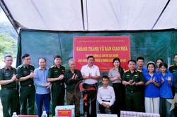 Lai Châu: Bàn giao nhà ở tặng gia đình chính sách