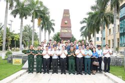Đoàn cựu chiến binh cơ quan Ủy ban Kiểm tra Trung ương thăm, tìm hiểu truyền thống Quân chủng Hải quân