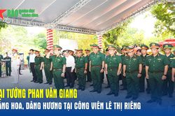 Đại tướng Phan Văn Giang d&acirc;ng hoa, d&acirc;ng hương tại C&ocirc;ng vi&ecirc;n L&ecirc; Thị Ri&ecirc;ng