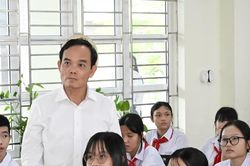 Lãnh đạo TPHCM trao tặng phòng học số cho các trường học ở đặc khu Côn Đảo