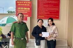 Nhận gần 19 triệu đồng chuyển nhầm, người phụ nữ tr&igrave;nh b&aacute;o c&ocirc;ng an