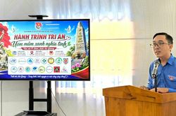 Ấm áp Chương trình 'Hành trình tri ân - Ươm mầm xanh nghĩa tình' tại An Giang