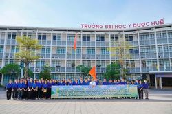 Hơn 300 'chiến sĩ áo trắng' Trường ĐH Y Dược Huế ra quân mùa hè xanh