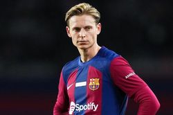 Barca nhận tin k&eacute;m vui về Frenkie De Jong