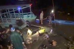 Vỏ lãi bốc cháy sau va chạm với phà chở khách, một người tử vong tại chỗ